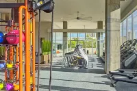 Spectacular City Views and Rooftop Pool - Charming Haven