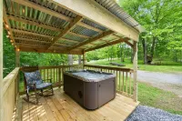 Rustic Stream Retreat - Pond, Grist Mill, Charming Cabin Hotel a Pittman Center
