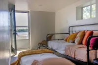 Tichigan Lake House - Pontoon Boat & Fire Pit - Dog Friendly - Newly Renovated -  Habitaciones en casas particulares