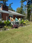 Waterfront 3 bedroom dog-friendly cottage  with a million-dollar view Hotels in James City