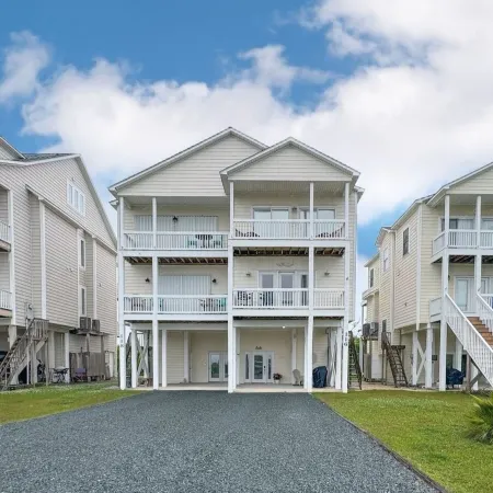 The Vida Sol! Steps to the Ocean. Sound views, Sunsets, Pier + Kayak launch