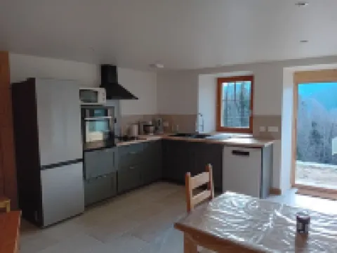 Beautiful 6-bed apartment on the ground floor of a chalet. 維拉爾敍爾多龍酒店