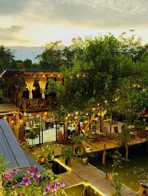 HomeTa Homestay Hotels in Đạm Bri