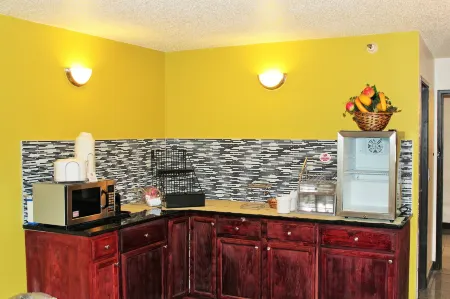 Super 8 by Wyndham South Boston VA