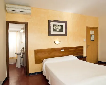 Hostal Tropical Hotels in Oliva