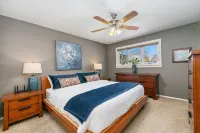 The Rustic Retreat, Pet Friendly with Fenced Yard