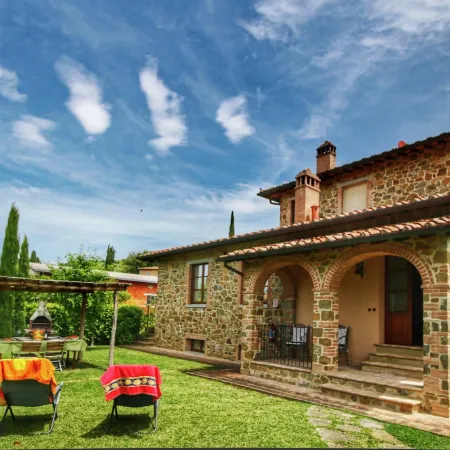 Tuscan Style Apartment with View of the Hills