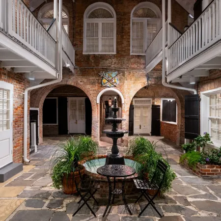 Hotel Royal New Orleans Отели рядом с достопримечательностью «Дом Герман-Грима»
