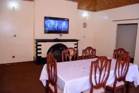Royal Guest House Hotels in Helensvale