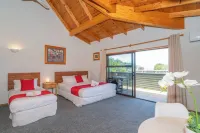 Pacific Harbour Villas Hotels in Pauanui