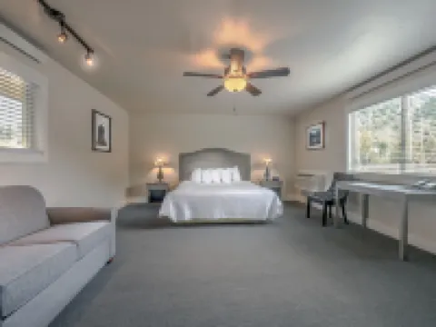 Flying Saddle Resort and Steak House Hotels in Alpine