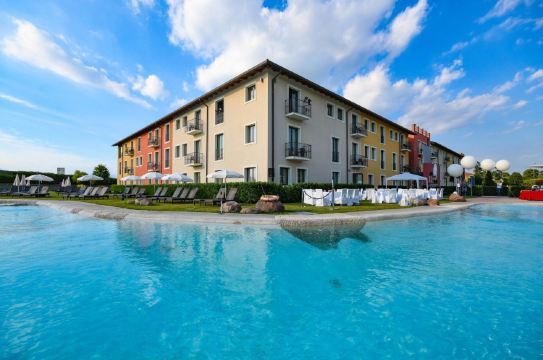 Peschiera’s Lakeside Charm: A Guide to the Best Family-Friendly Luxury Resorts
