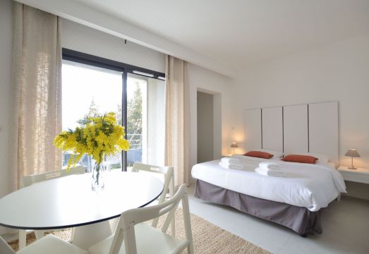 4. 라 페를 데즈 ..