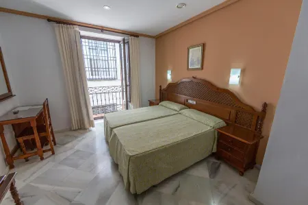 Los Omeyas Отели рядом с достопримечательностью «Tours in Cordoba - Oway Tours»