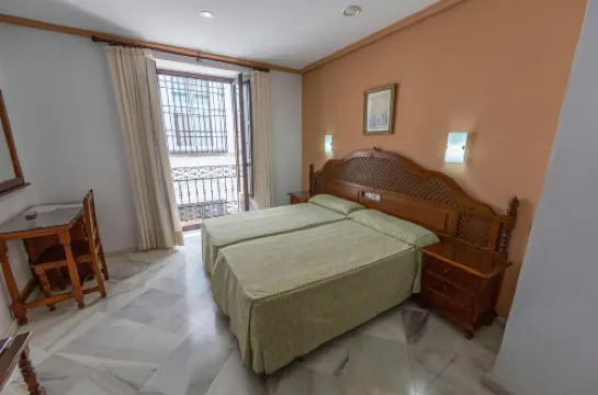 洛斯奧梅亞斯住宿