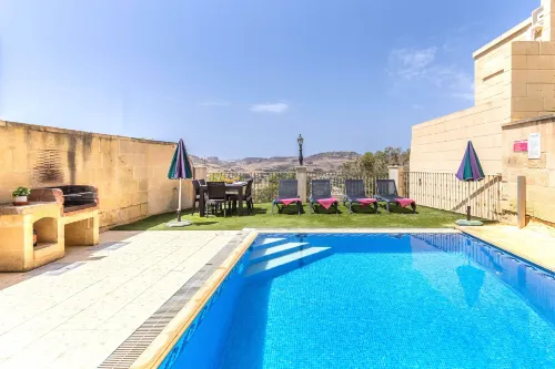 Ta Lucija Sleeps 4 with Private Pool - Wifi