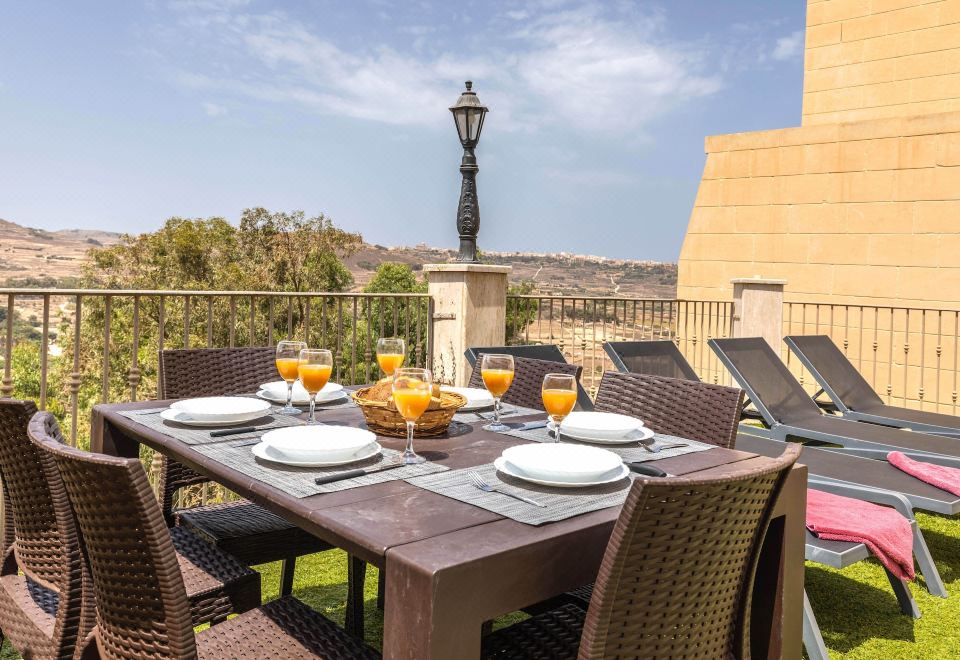 Hotel Ta Lucija 2 Bedroom Villa with Private Pool, Dining, Restaurant