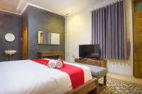 RedDoorz @ Letjend S. Parman Pacitan Hotel dekat SURYA ABADI MOBILE PHONE