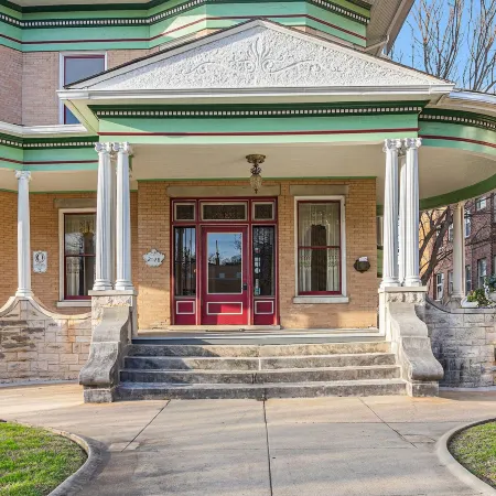 Hassinger Daniels Guest House Отели рядом с достопримечательностью «Театр «Алабама»»
