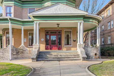 Hassinger Daniels Guest House Отели рядом с достопримечательностью «Университет Алабама в Бирмингем»