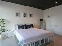 Black Turtle Hotels near Wat Si Sunthon