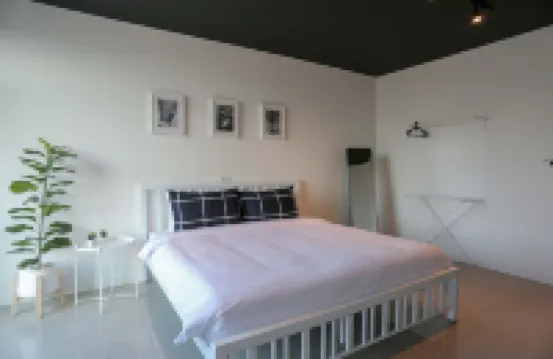 Black Turtle Hotels near Wat Si Sunthon