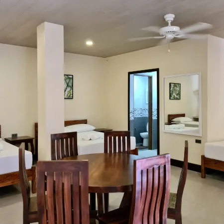 Den Den Guesthouse
