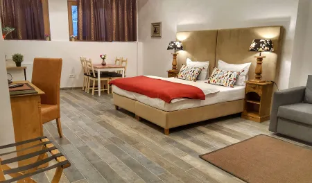 Windmill Studios by Rembrandt Old Town Отели рядом с достопримечательностью «Триумфальная арка»