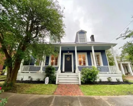 The Beaumont House Natchez Hotels in Adams County