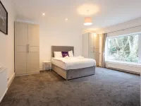 Pillo Rooms - 4Br House Near Heaton Park Hotels in Prestwich