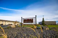 Ten Pin Inn & Suites