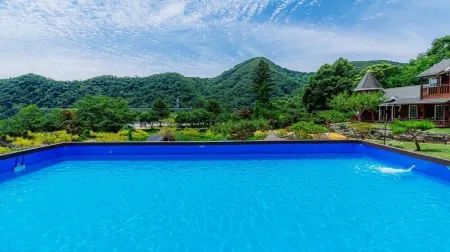 Gangchon Palace Pension Отели рядом с достопримечательностью «Jade Garden»
