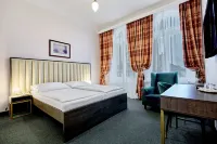 Hotel Maxim Hotels near Singing Fountain