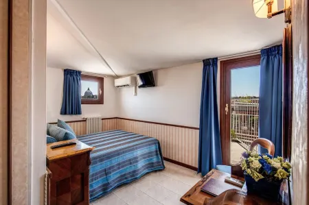 Hotel Pacific