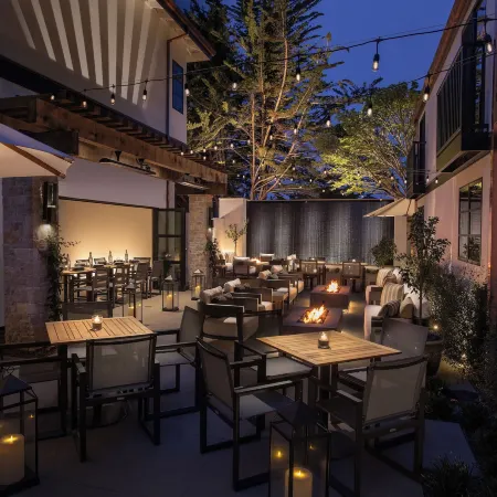 Stilwell Hotel Отели рядом с достопримечательностью «Пляж Кармел»