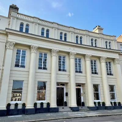 Regency House Отели рядом с достопримечательностью «Стена мира»
