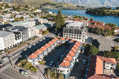Blue Peaks Lodge Hotels near Rees Street