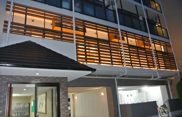 日本高槻同德努薩背包客旅館