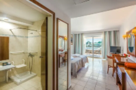 Kipriotis Maris Suites