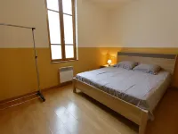Appart'Hôtel de la Tour โรงแรมในทรัว