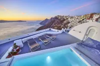 Trieris Villa & Suites - Pools