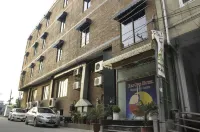 Raj One Hotel โรงแรมใน