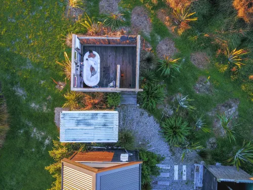 Appleby House & Rabbit Island Huts - Pet friendly