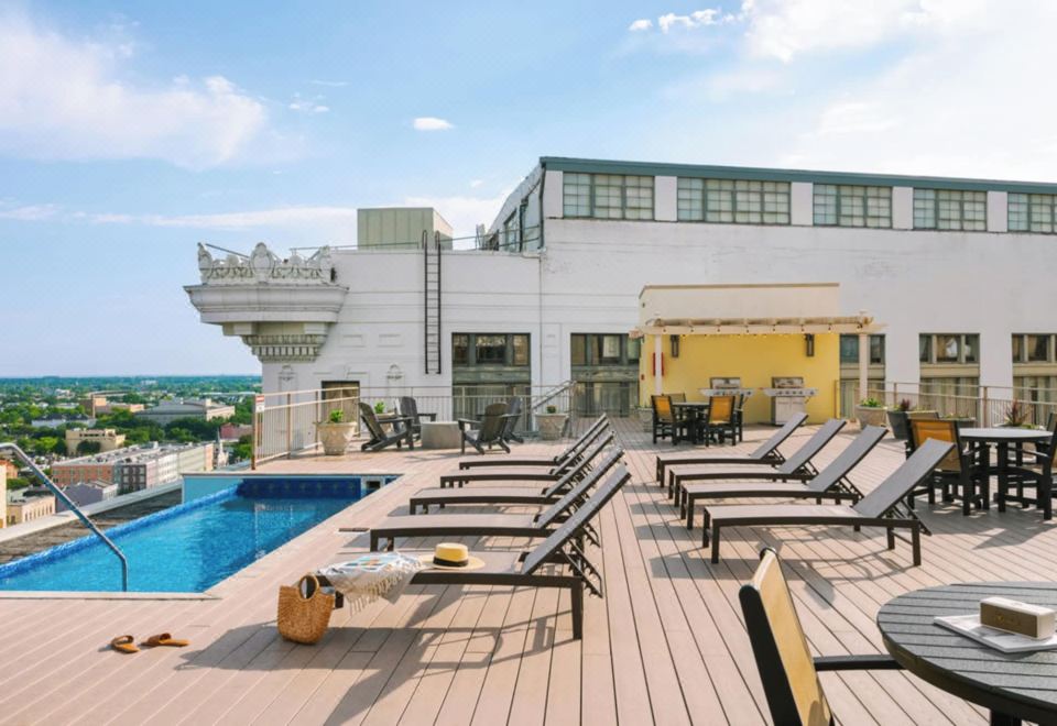 Roami at Duncan Plaza - 2026 Prices and Deals | Trip.com