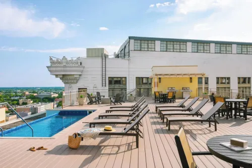 Roami at Duncan Plaza