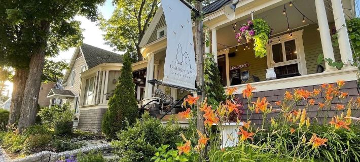 La Maison de Ville - Bed & Bistro Hoteles en Magog