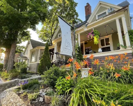 La Maison de Ville - Bed & Bistro Hotels in Magog