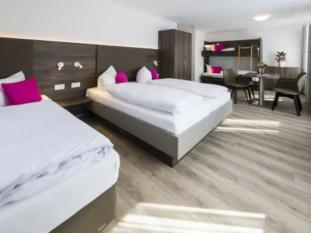 Hotel Löwen Garni - B&B Отели рядом с достопримечательностью «London Bus»