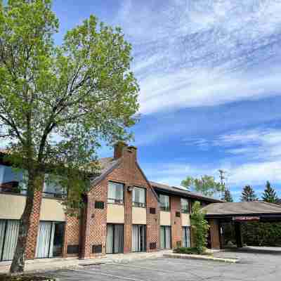 Econo Lodge Airport Quebec Hotel Exterior