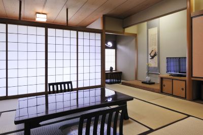 【冬はつとめて】榊原川を眺めて(10畳+踏込み バス付) 旅館 清少納言の写真